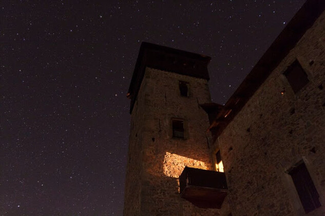 Hrad Litice - noční pohled na věž