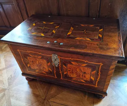 Nově zrekonstruovaná barokní truhla z druhé poloviny 17. století, nepodléhá CC