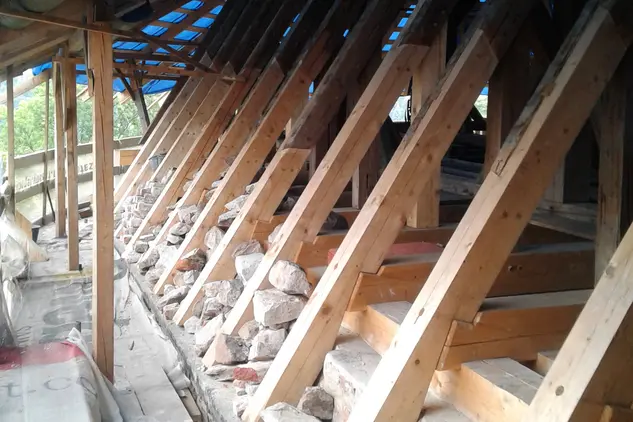 Lokální vysprávky krovů, pohled na spoje