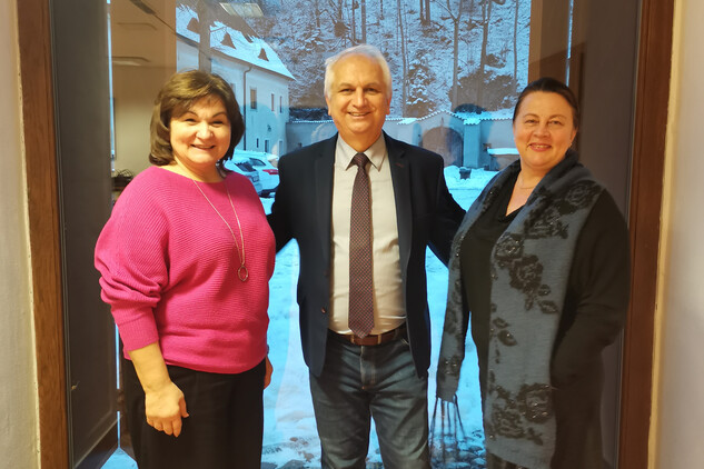 Zleva: Lýdia Kubeková náměstkyně generálního ředitele Památkového úřadu Slovenské republiky  Petr Bohuslav, lektor společnosti Everesta  Lucia Gembešová, statutární zástupkyně Academia Istropolitana Nova