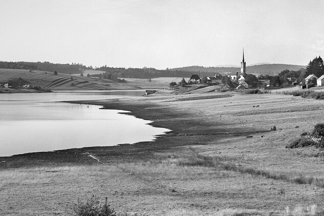 Frymburk - údolí postupně zaplavované VD Lipno, foto 1958, NPÚ, GnŘ