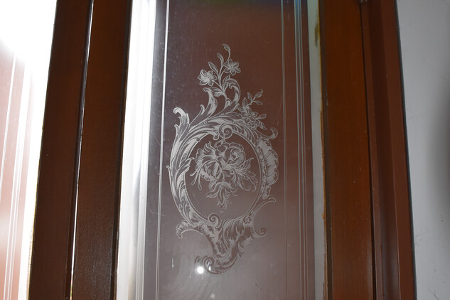 Hluboká, židovská čtvrť, nová synagoga, detail dveří