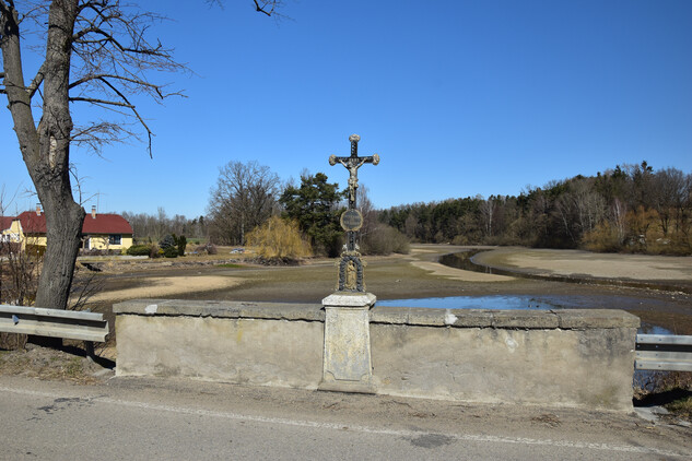 Dolní Slověnice – Sypaný val s trojmostím a lipovou alejí č.ÚSKP 33857/3-2381 (doprohlášení do souboru kulturní památky Rožmberská rybniční soustava)
