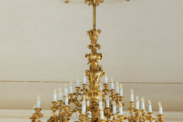 Palác Savarin, restaurovaný lustr z konce 18. století (foto P. Havlík, 2024)