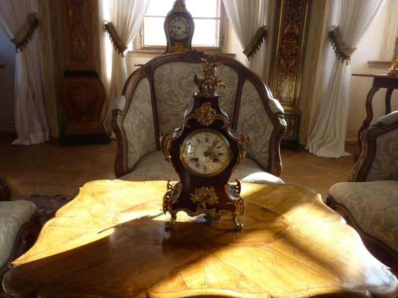 Hodiny v hodinovém salónu | © Státní zámek Mníšek pod Brdy