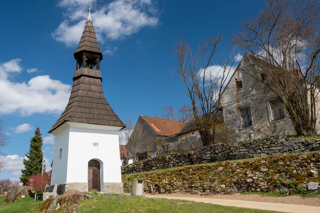 Ratiboř – kaplová zvonice, stav v r. 2021, foto Pavel Hájek