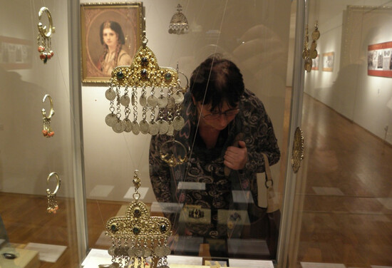 Výstava Země ornamentu v Muzeu skla a bižuterie v Jablonci nad Nisou