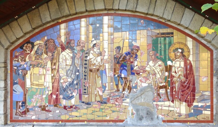 První zastavení Jurkovičovy–Koehlerovy křížové cesty na Sv. Hostýně, stav keramické mozaiky před konzervací