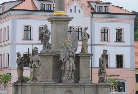 Sloup se sochou Panny Marie Immaculaty ve Stříbře (detail)