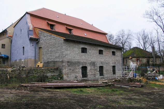 Barokní mlýnice s turbínovým přístavkem po obnově