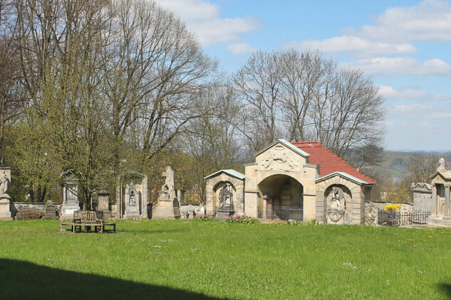 Celkový pohled na areál starého hřbitova