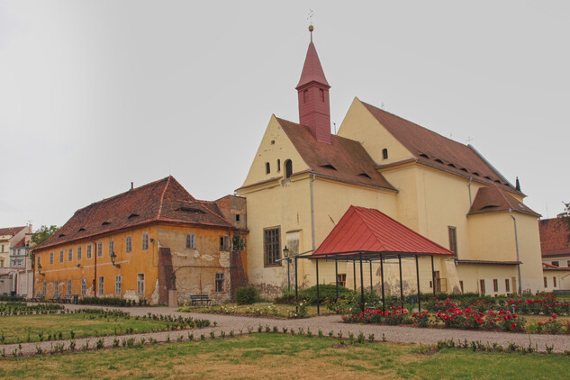 Kapucínský klášter v Žatci, před obnovou