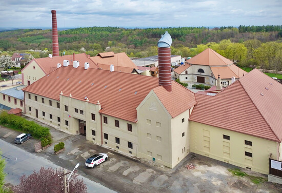 Pohled na pivovar z výšky od západu, 2024