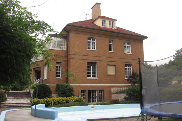 Čiperova vila před obnovou, boční pohled, 2015