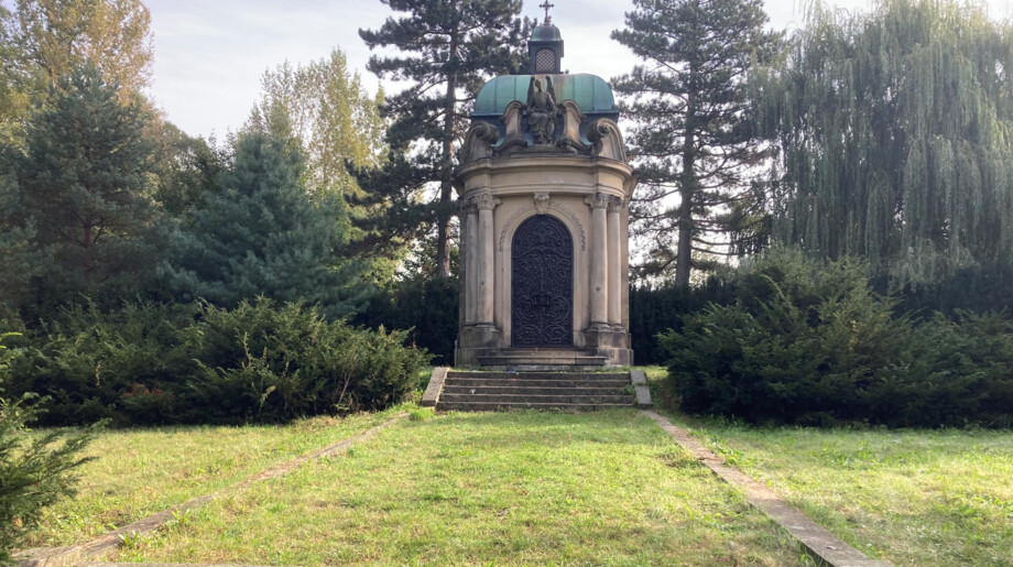 Mauzoleum před obnovou