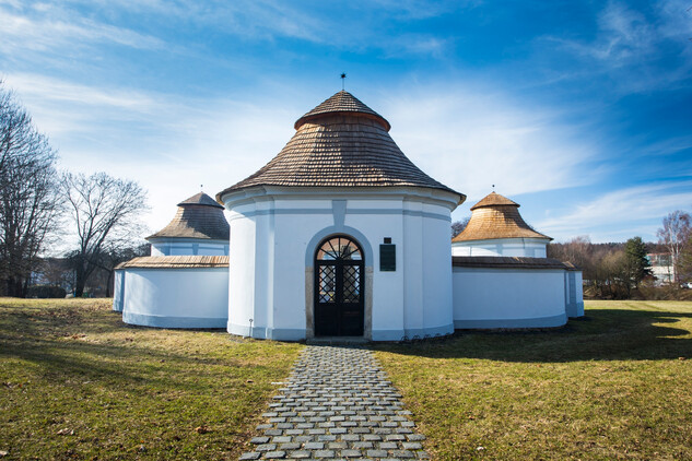 Dolní hřbitov po obnově, hlavní vstup | © Lucie Herbricková