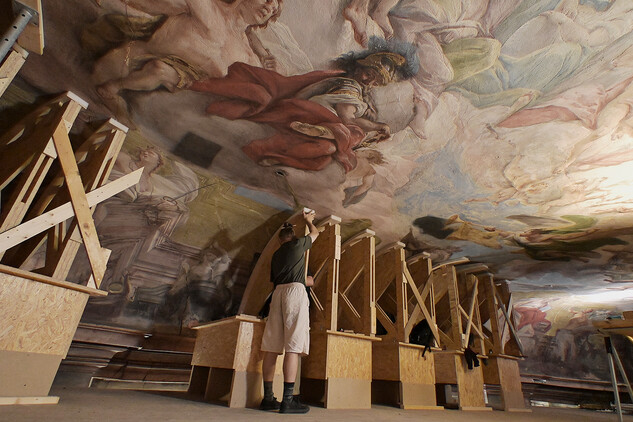 Colloredo-Mansfeldský palác, podepření stropu