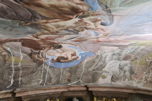 Colloredo-Mansfeldský palác, tmelení prasklin