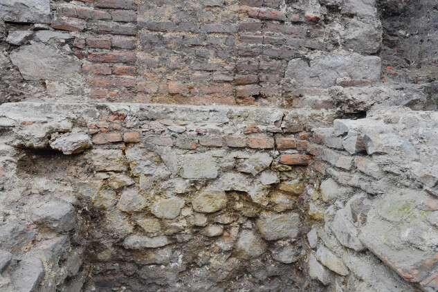 Detail zazdění a armování vstupního otvoru do prostoru záchodového přístavku