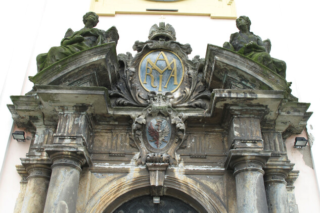 Vstupní portál před restaurováním | © Václav Paukrt