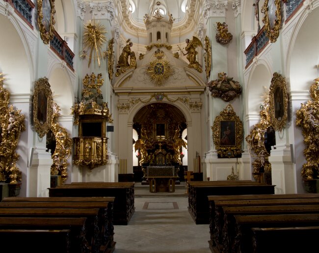 Interiér chrámu Panny Marie na Chlumku v Luži | © Milan Krištof