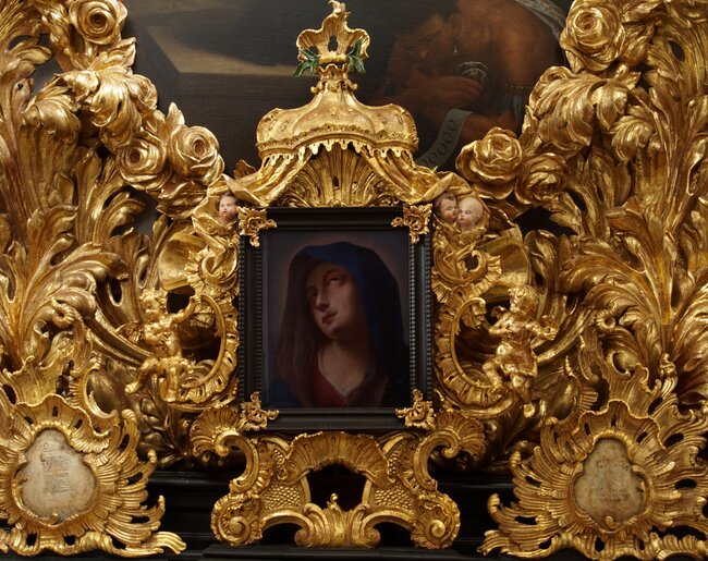 Oltář sv. Františka Xaverského s obrazem Panny Marie Bolestné | © Milan Krištof