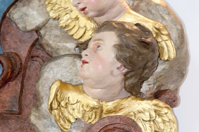 Kostel Nanebevzetí Panny Marie v Nedělištích, před obnovou, detail - hlavy andílků