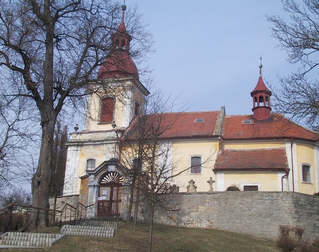 Kostel Nanebevzetí Panny Marie v Nedělištích, před obnovou, 2005 Kostel Nanebevzetí Panny Marie v Nedělištích, před obnovou, 2005