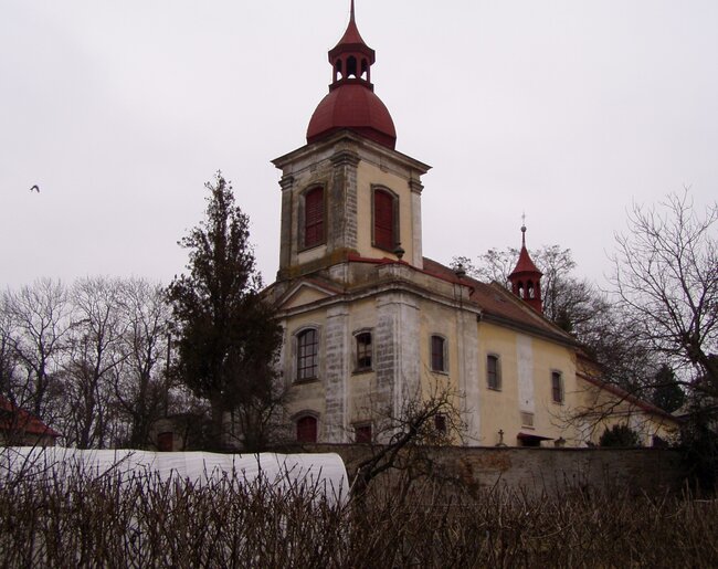 Kostel Nanebevzetí Panny Marie v Nedělištích, před obnovou, 2011 Kostel Nanebevzetí Panny Marie v Nedělištích, před obnovou, 2011