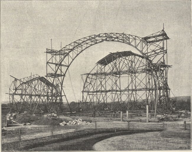 Stavba ocelových nosníků centrální haly, 23. 8. 1890 | © Sborník Sto let práce