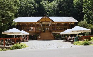 Javorník, Račí údolí, tančírna v roce 2025, pohled od SZ