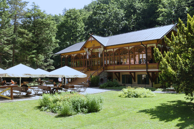 Javorník, Račí údolí, tančírna v roce 2025, pohled ze Z