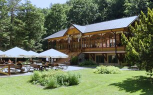 Javorník, Račí údolí, tančírna v roce 2025, pohled ze Z