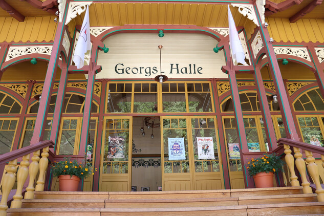 Javorník, Račí údolí, tančírna v roce 2025, vstup, pohled od SZ