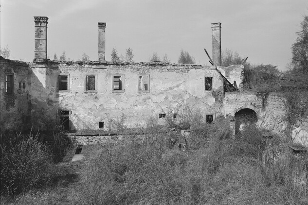 Východní průčelí západního křídla