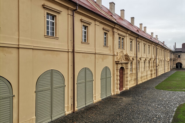 Zámek Zákupy, obnovená část hosp. dvora