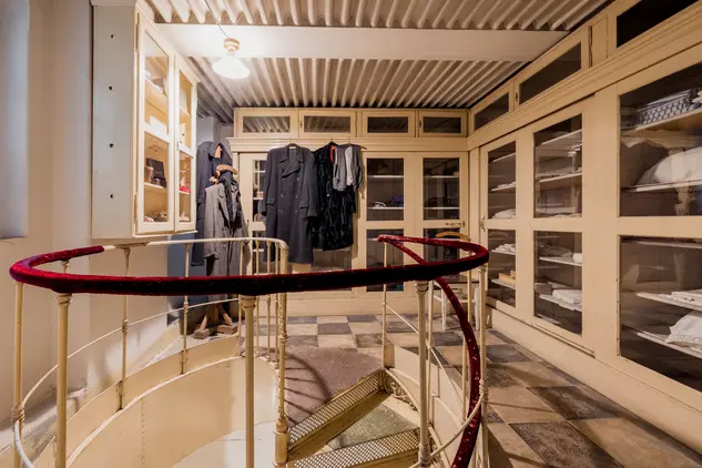 Pohled do šatny ve věži zámku Slatiňany | © Jan Ježdík