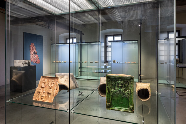 Výstava a kniha Město na třech pahorcích. Středověká Olomouc pohledem archeologie
