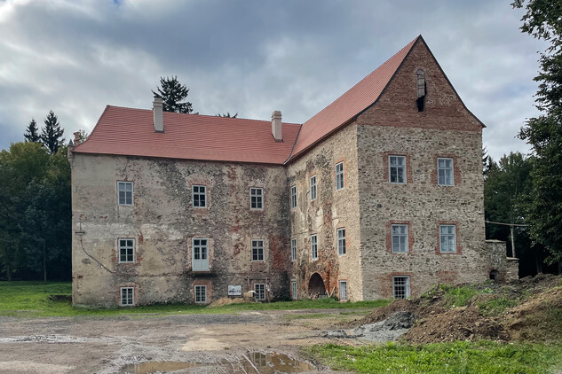 Záchrana zámku ve Zvěstově