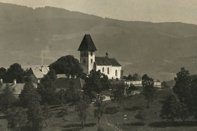 Historické foto kostela sv. Mikuláše v Boleticích.
