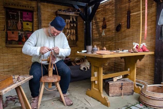 Historická řemesla Danar, brašnář, foto J. Sajtlová