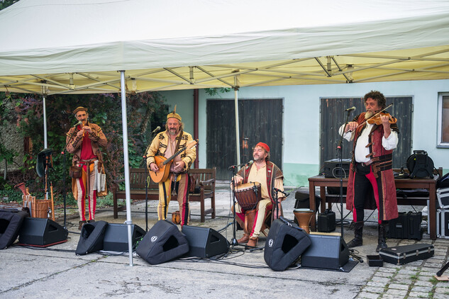 KRLESS, středověká hudba