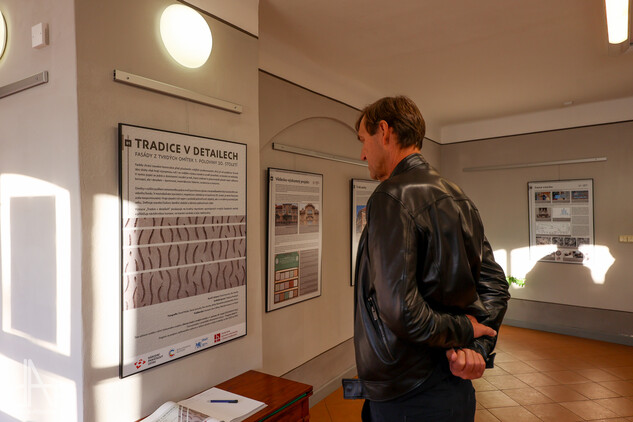 Vernisáž výstavy Tradice v detailech. Fasády z tvrdých omítek 1. poloviny 20. století, 30. října 2025, foto David Peltán.