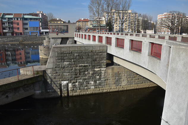 Písek, most č.ev. 139-000A (Nový most) s válcovým jezem a malou vodní elektrárnou, č.ÚSKP 106982