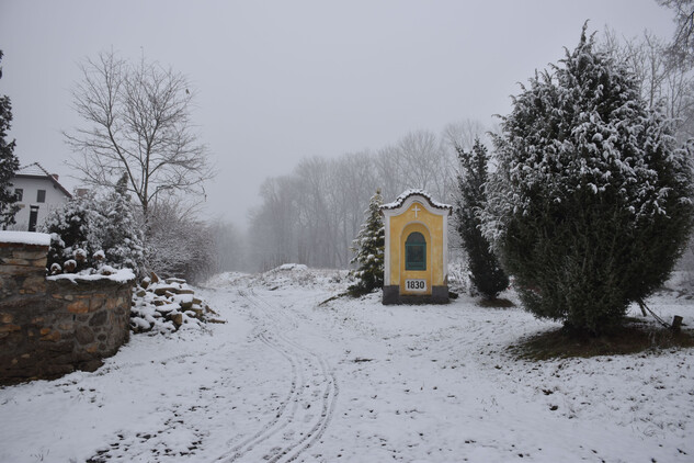 Ratibořec (obec Chyšky), výklenková kaple Nejsvětější Trojice, č.ÚSKP 107458