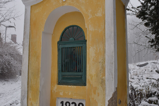 Ratibořec (obec Chyšky), výklenková kaple Nejsvětější Trojice, č.ÚSKP 107458