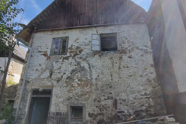 Rožmberk nad Vltavou, čp. 60, dvorní štítové severozápadní průčelí, detail