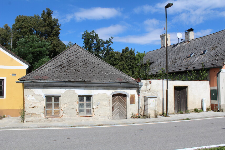 Rožmberk nad Vltavou, čp. 60, vstupní jihovýchodní průčelí.