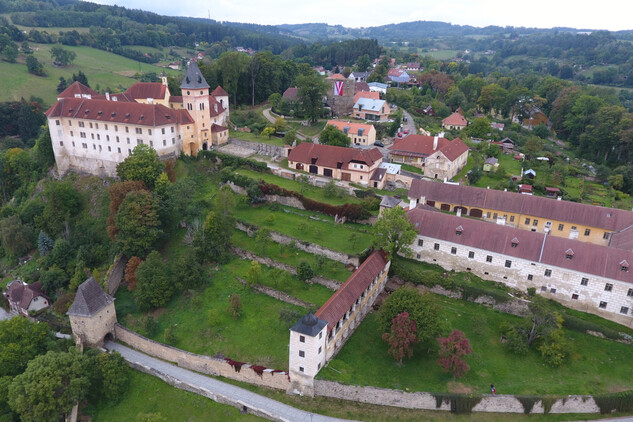 Státní zámek Vimperk, letecký snímek od jihu.