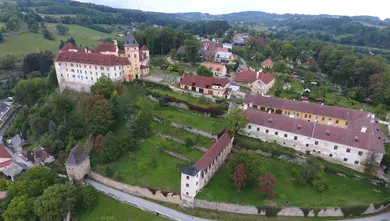 Státní zámek Vimperk, letecký snímek od jihu.